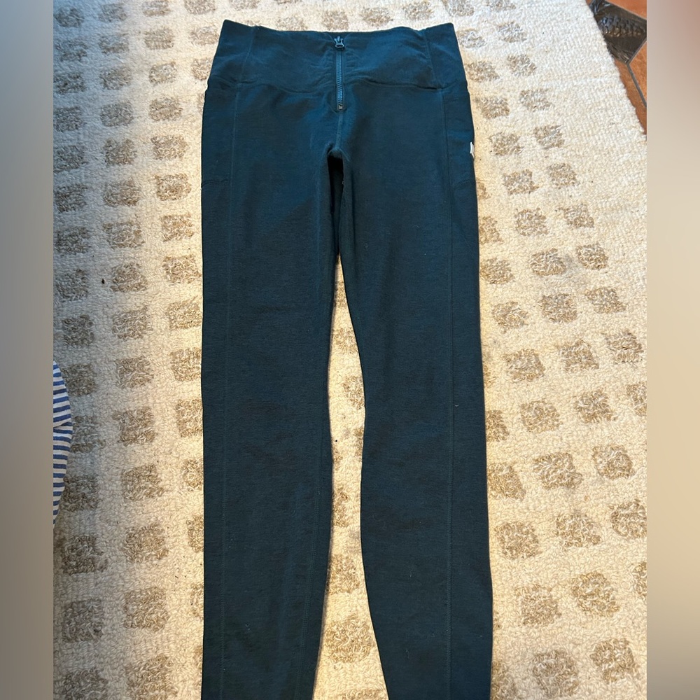 VUORI Women’s Super Soft Zip Front Legging Size M